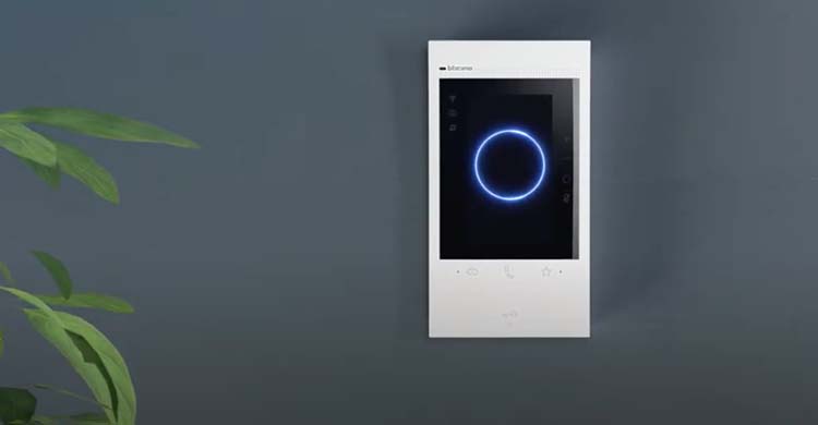 Videoportero conectado manos libres que incorpora el asistente de voz Alexa