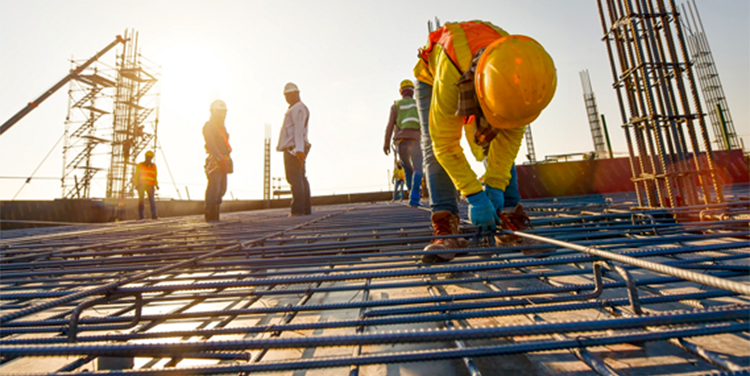 España necesita un 40% más de trabajadores en la construcción para paliar el déficit de vivienda, según Pisos.com