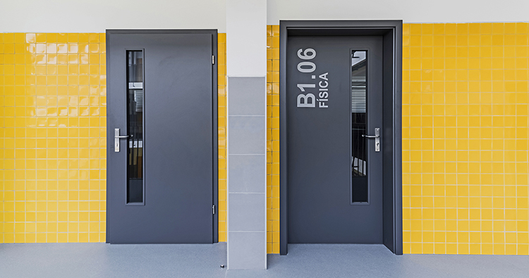 Puertas adaptadas a diferentes espacios escolares