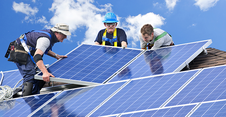 Las Comunidades Autónomas abren ayudas de hasta el 60% para instalaciones fotovoltaicas