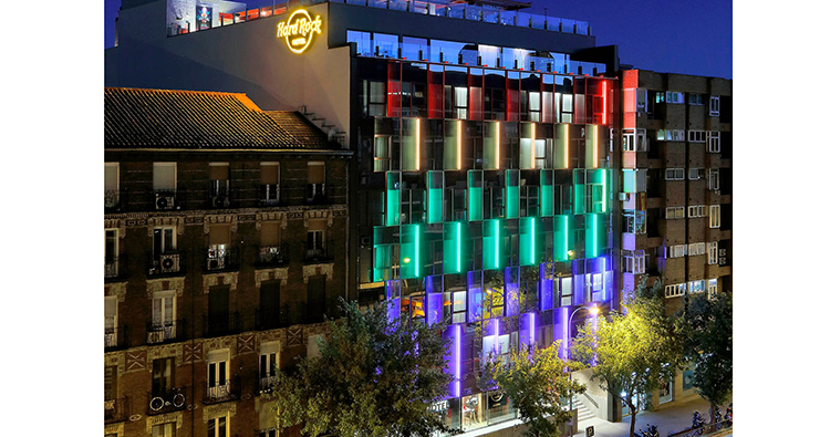 Iluminación de la fachada del nuevo Hotel Hard Rock de Madrid