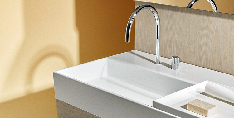 Nueva colección de líneas finas y rectas para el baño
