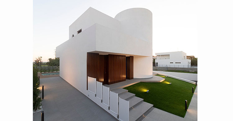 Casa unifamiliar de arquitectura minimalista