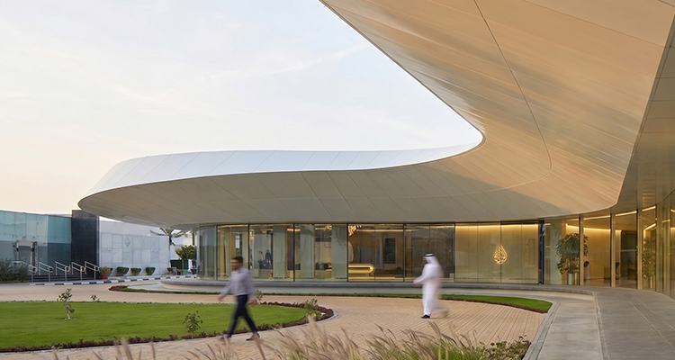 El nuevo edificio de estudios de Al Jazeera apuesta por una arquitectura abierta e integrada en su sede de Doha