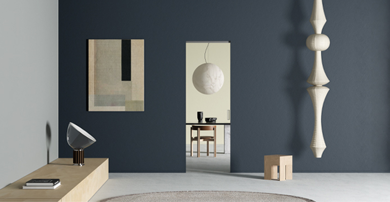 Puerta corredera de vidrio a ras de pared para proyectos de interiorismo y prescripción técnica