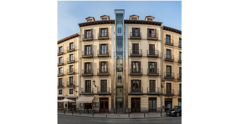 Ascensores en edificios antiguos: 4 soluciones para comunidades de propietarios