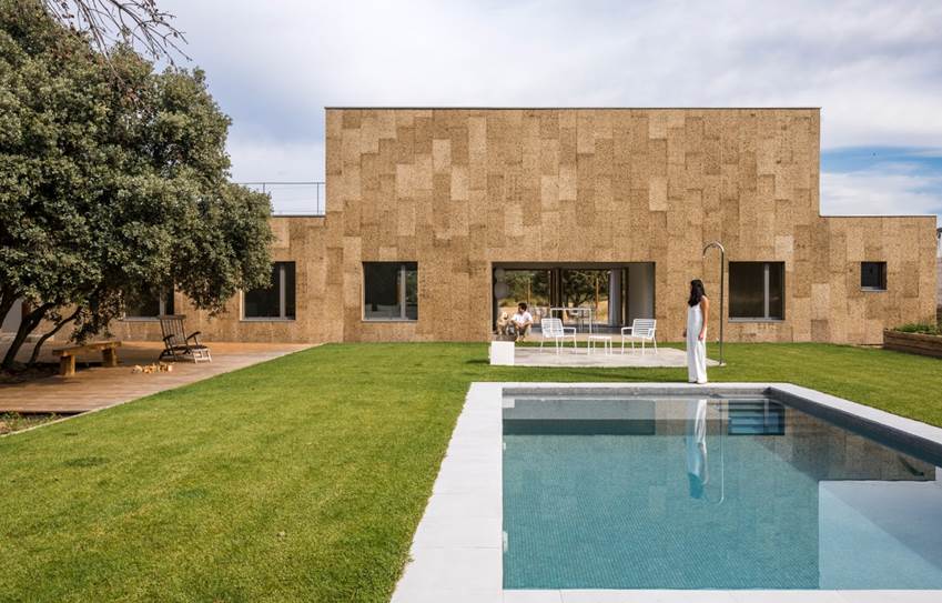 Casa Eñe: minimalismo y sostenibilidad en madera con eficiencia energética 