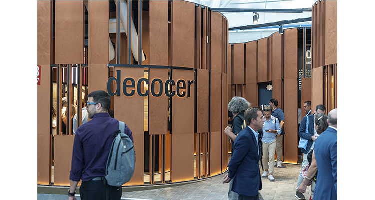 Decocer explora la escala arquitectónica de la cerámica de pequeño formato en Cersaie 2026