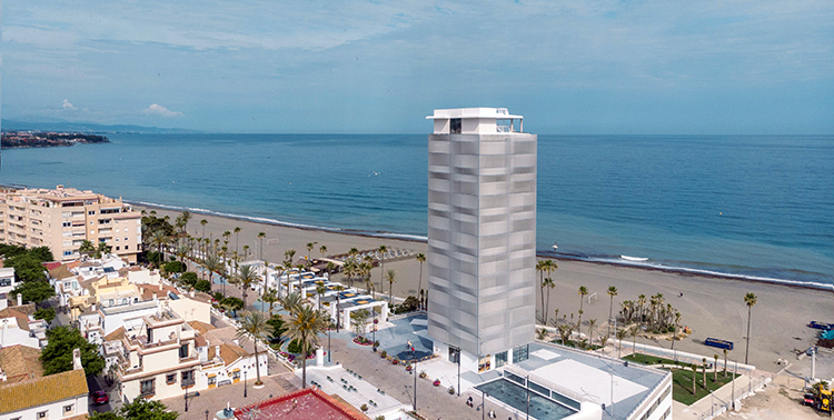 Una torre de 12 plantas domina el skyline de Estepona e Málaga