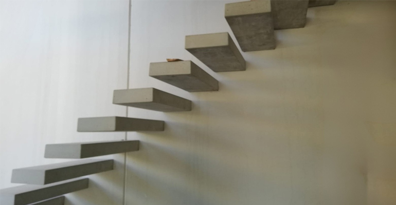 Escaleras voladas de hormigón armado: una solución estructural y estética para interiores