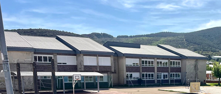 El Ayuntamiento de Fabero recibe 1,1 millones de euros para rehabilitar el colegio La Cortina en una propuesta conjunta del consistorio y la Fundación Cupa Group 