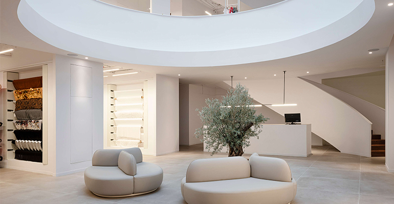 Galerías Madrid renueva su espacio en Sevilla con un proyecto de iluminación de Simon y 022 Estudio