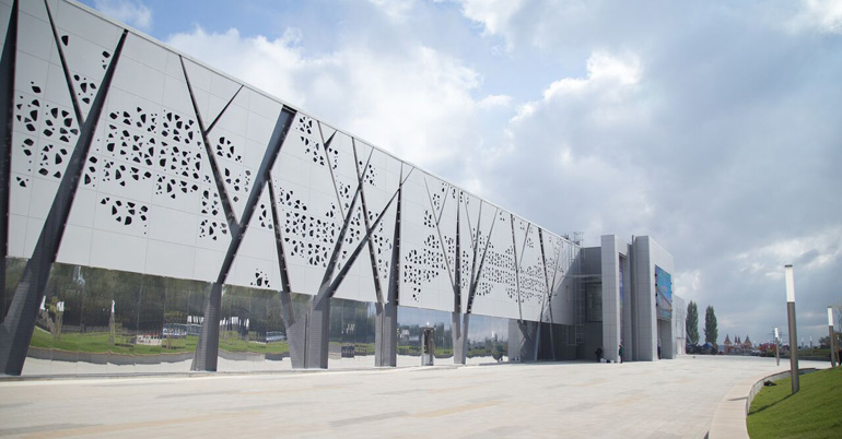 El sistema de fachada ventilada de Isopan se exhibe en el nuevo museo de historia rusa de Volgogrado