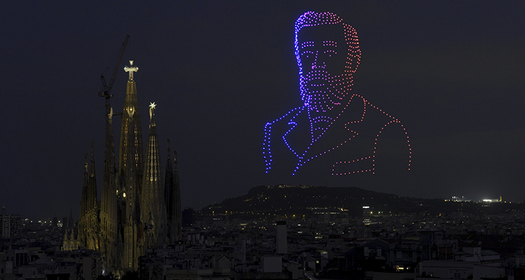 La Sagrada Familia culmina la torre de Jesucristo con una nueva iluminación artística