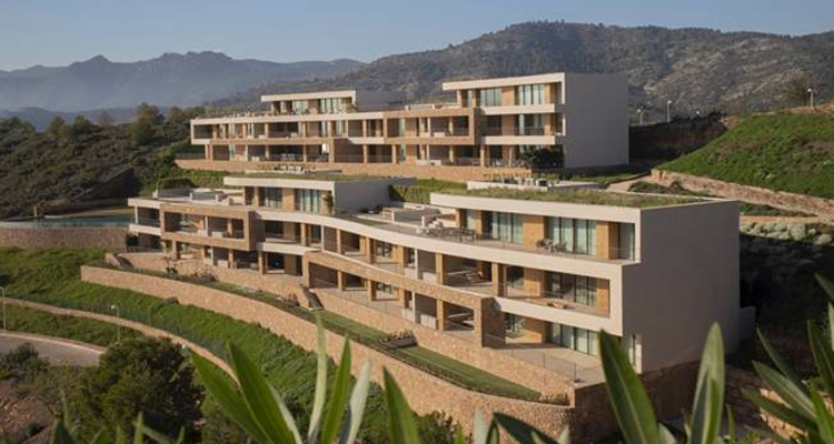 La madera termotratada Lunawood protagoniza el diseño del Residencial Andryala en Benicàssim