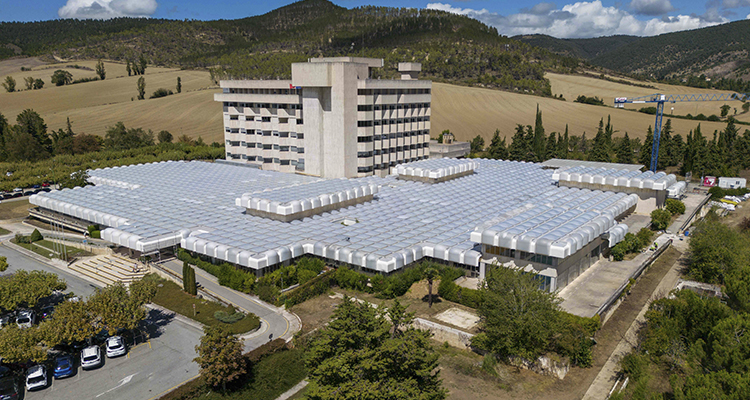 Renovación de la cubierta de la Clínica Ubarmin: eficiencia energética y conservación arquitectónica