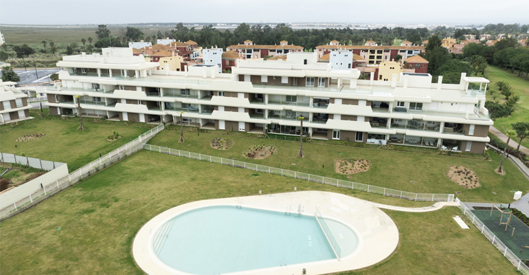 El sistema Sikatherm refuerza la eficiencia energética del residencial Los Colibríes I en Isla Canela