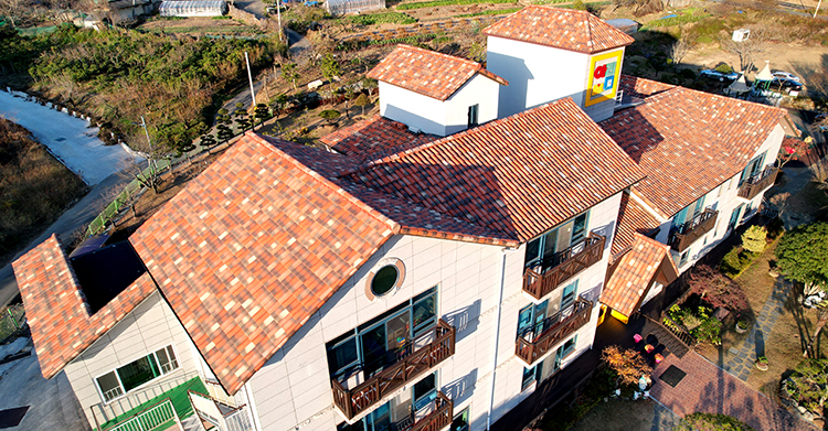 “La teja cerámica posee calidad y eficiencia para aportar valor a las cubiertas de edificios y viviendas”, según Hispalyt
