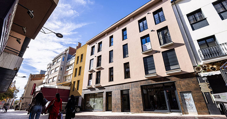 Edificio 100% eléctrico levantado sobre un esqueleto de hormigón existente en Terrassa
