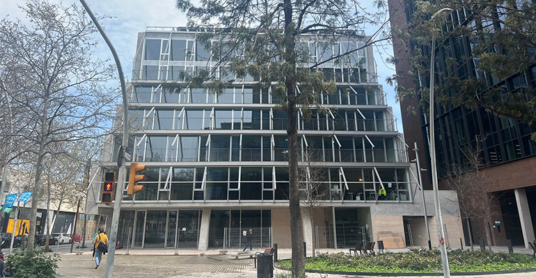 Vidrios de Saint-Gobain Glass para optimizar luz natural y eficiencia en el Edificio Llull