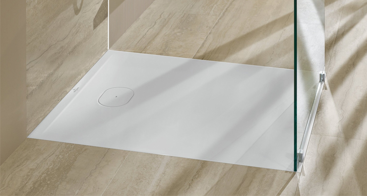 Plato de ducha fabricado con material compuesto reciclable