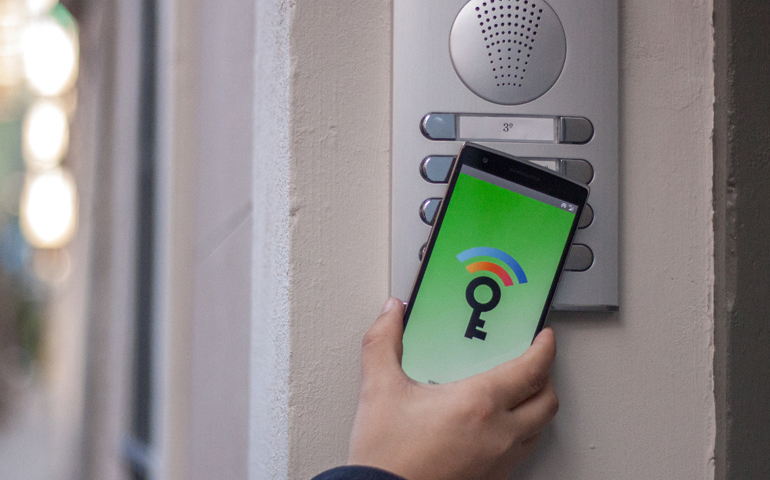 Una empresa española diseña un control de accesos NFC para usar el Smartphone como llave