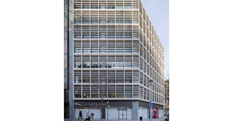 Sustitución de la fachada de un edificio de oficinas (Barcelona) 