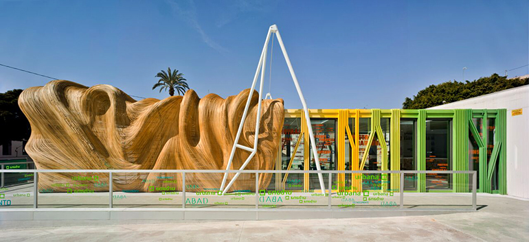 Amat y Belda diseñan una inmensa cigarra par el espacio cultural Las Cigarreras de Alicante