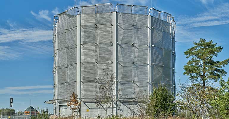 Recuperan un depósito de agua con una envolvente de malla metálica