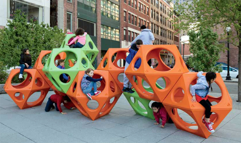 El arquitecto Richard Dattner recupera los playcubes para el mobiliario urbano