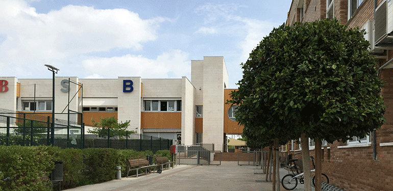 Absorción acústica y calidad del aire interior para tres centros educativos de Barcelona